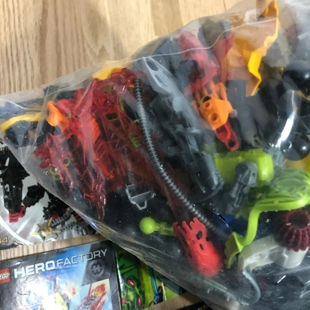 Lego Mixed Bag Building Blocks W/ Instruction Books Bionicle Hero Factory